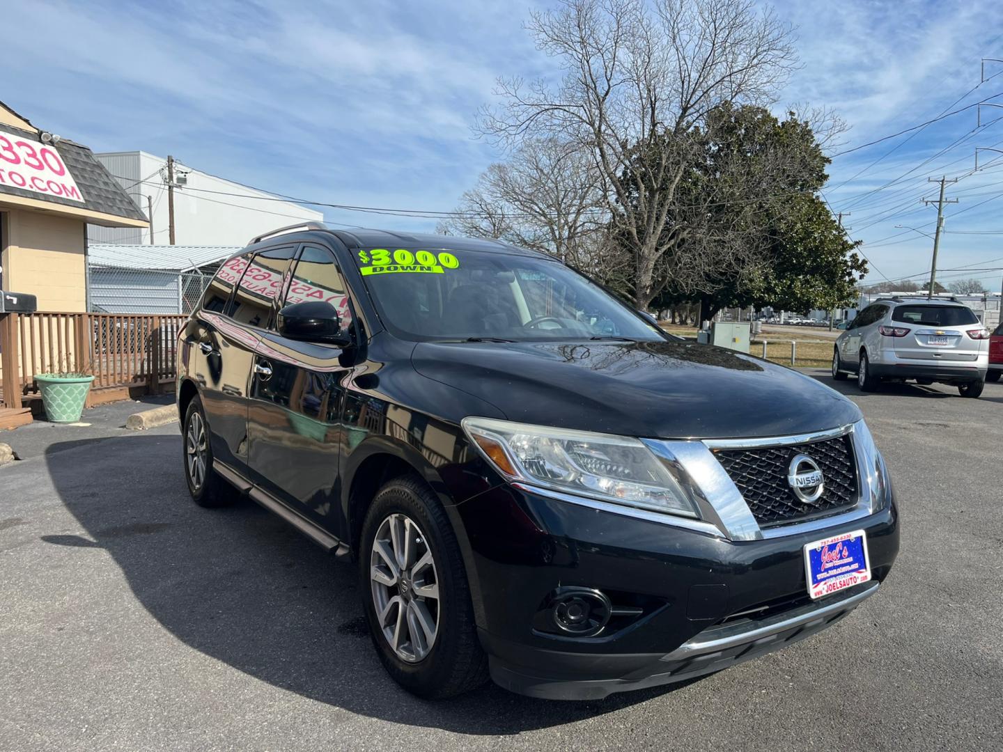 2016 Black Nissan Pathfinder SV (5N1AR2MM7GC) with an 3.5 V6 engine, Automatic transmission, located at 5700 Curlew Drive, Norfolk, VA, 23502, (757) 455-6330, 36.841885, -76.209412 - Photo#3